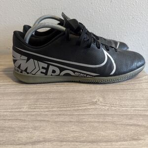 Nike Men's Mercurial Indoor Soccer Cleats Silver On Black AT7997-001 Size 9